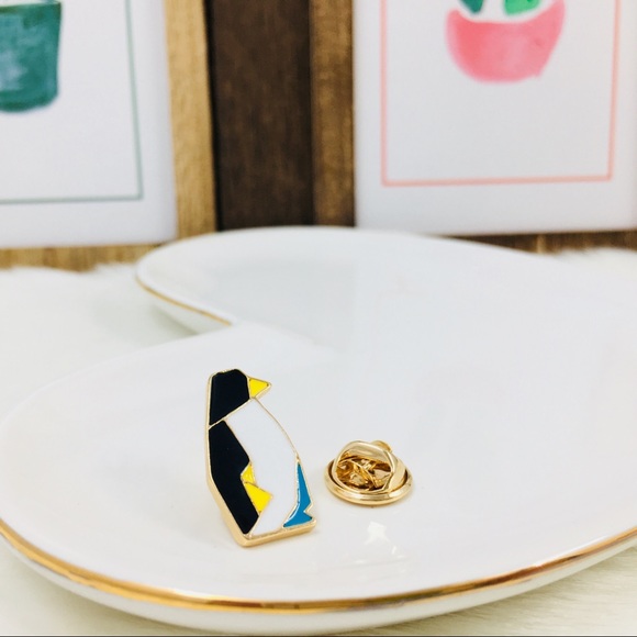 ‼️5 for $25‼️Mini Geometric Penguin Enamel Pin - Picture 2 of 5